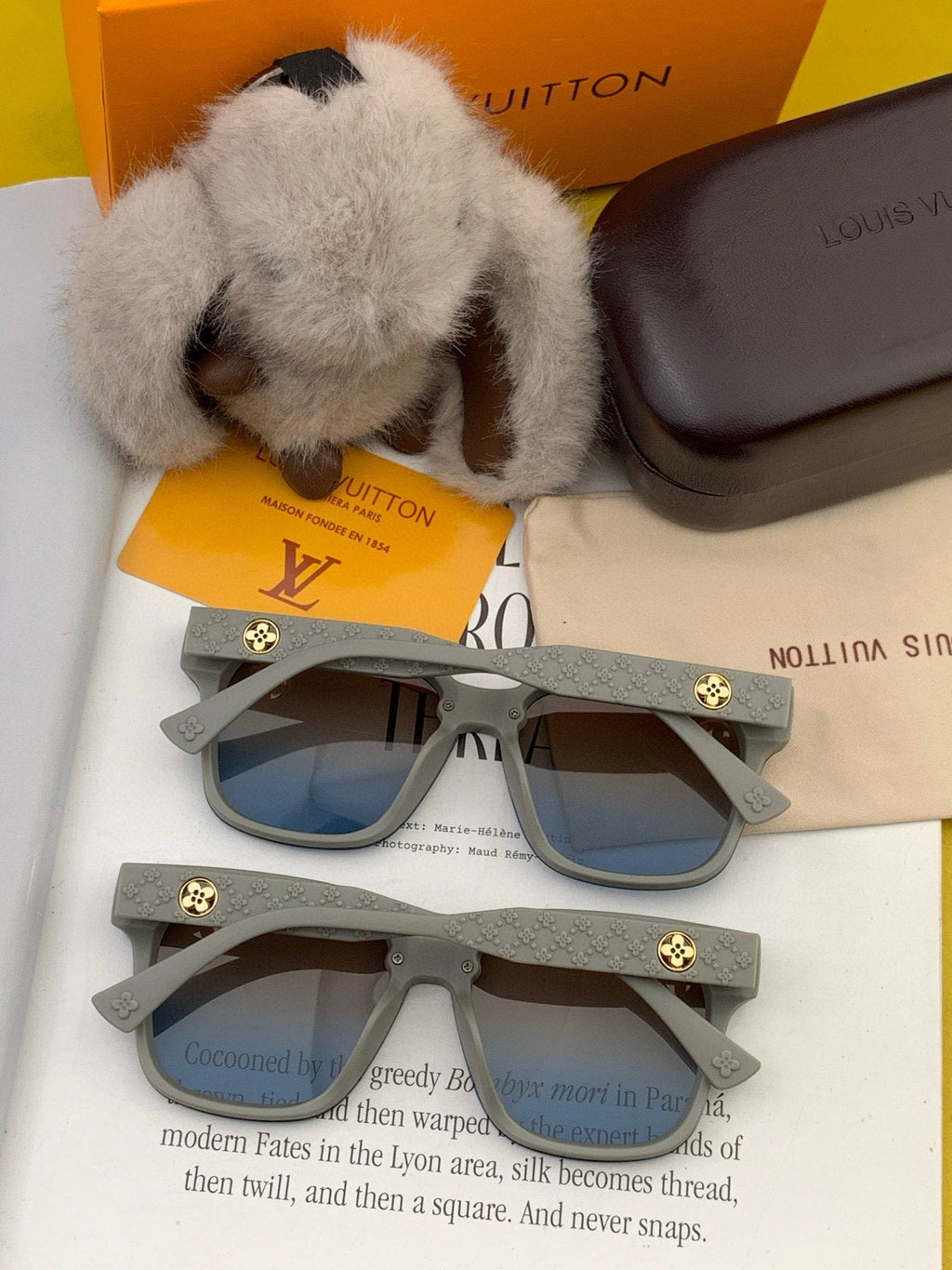 LOUIS VUITTON SQUARE SUNGLASSES L2201 IN LIGHT GREY ACETATE