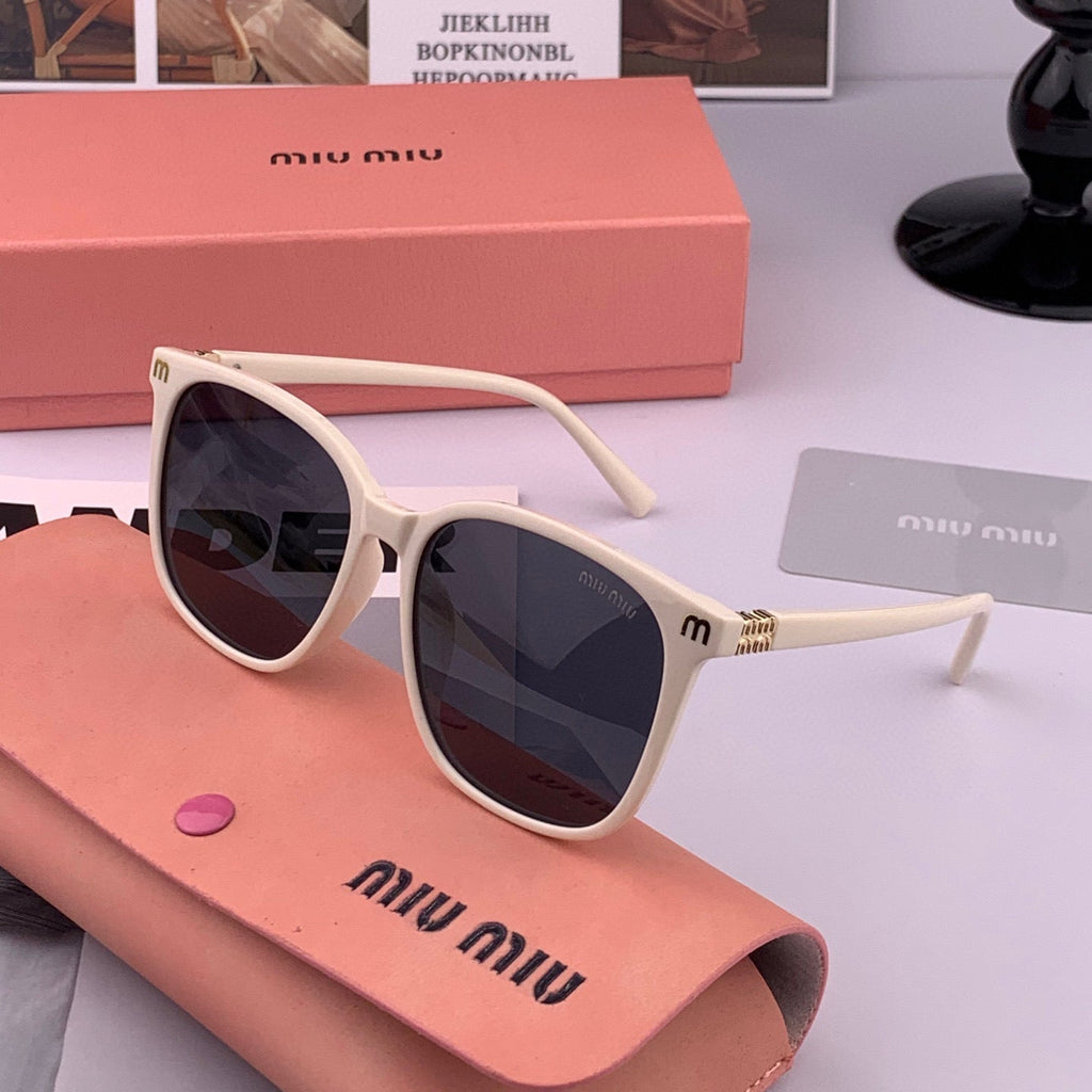 MIU MIU RUNWAY SQUARE SUNGLASSES M4389 IN ACETATE