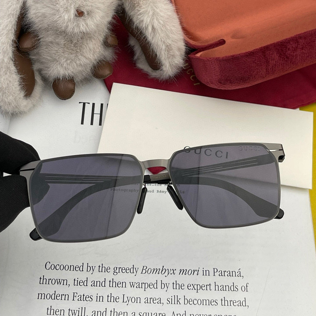 GUCCI RECTANGULAR FRAME SUNGLASSES 1862 IN METAL