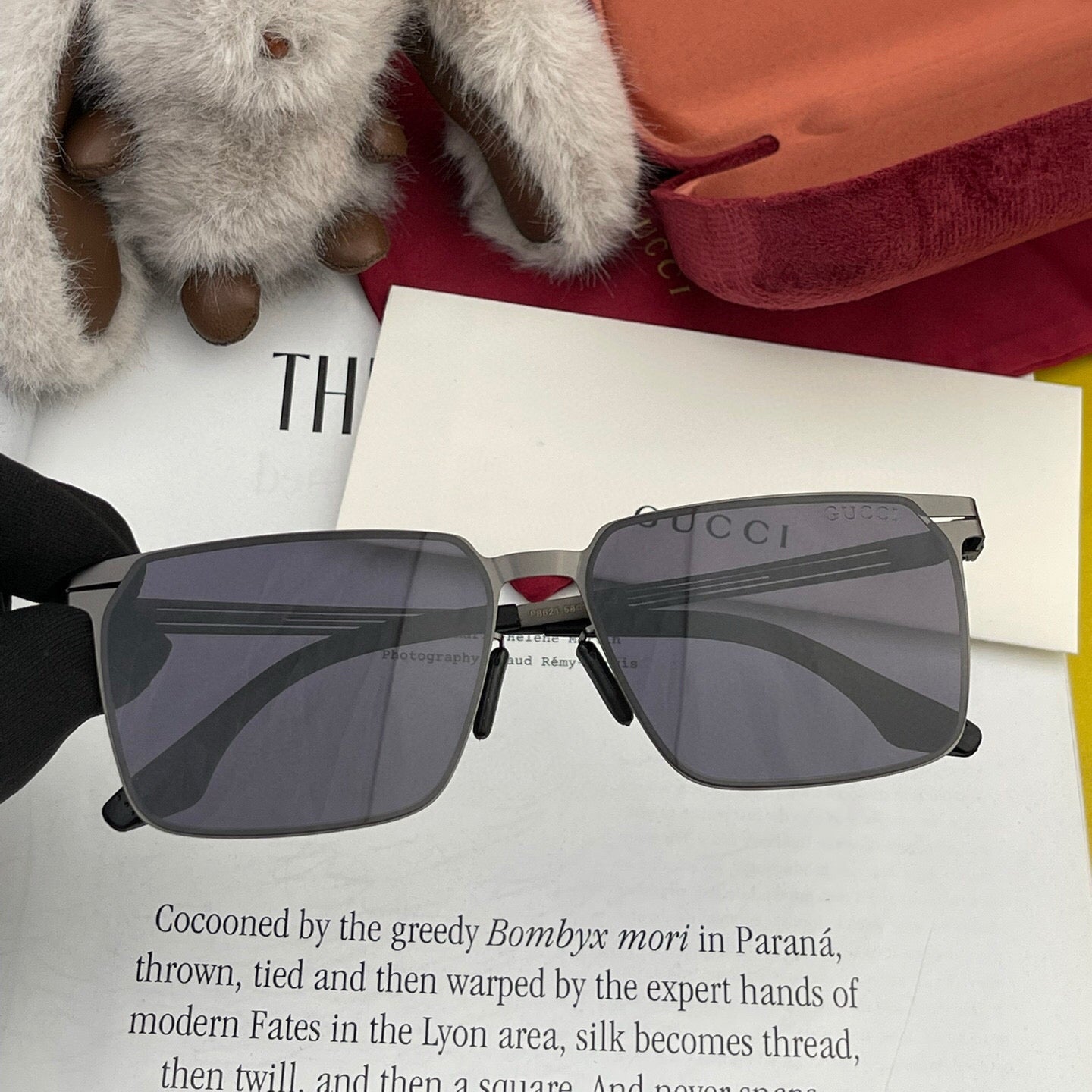 GUCCI RECTANGULAR FRAME SUNGLASSES 1862 IN METAL