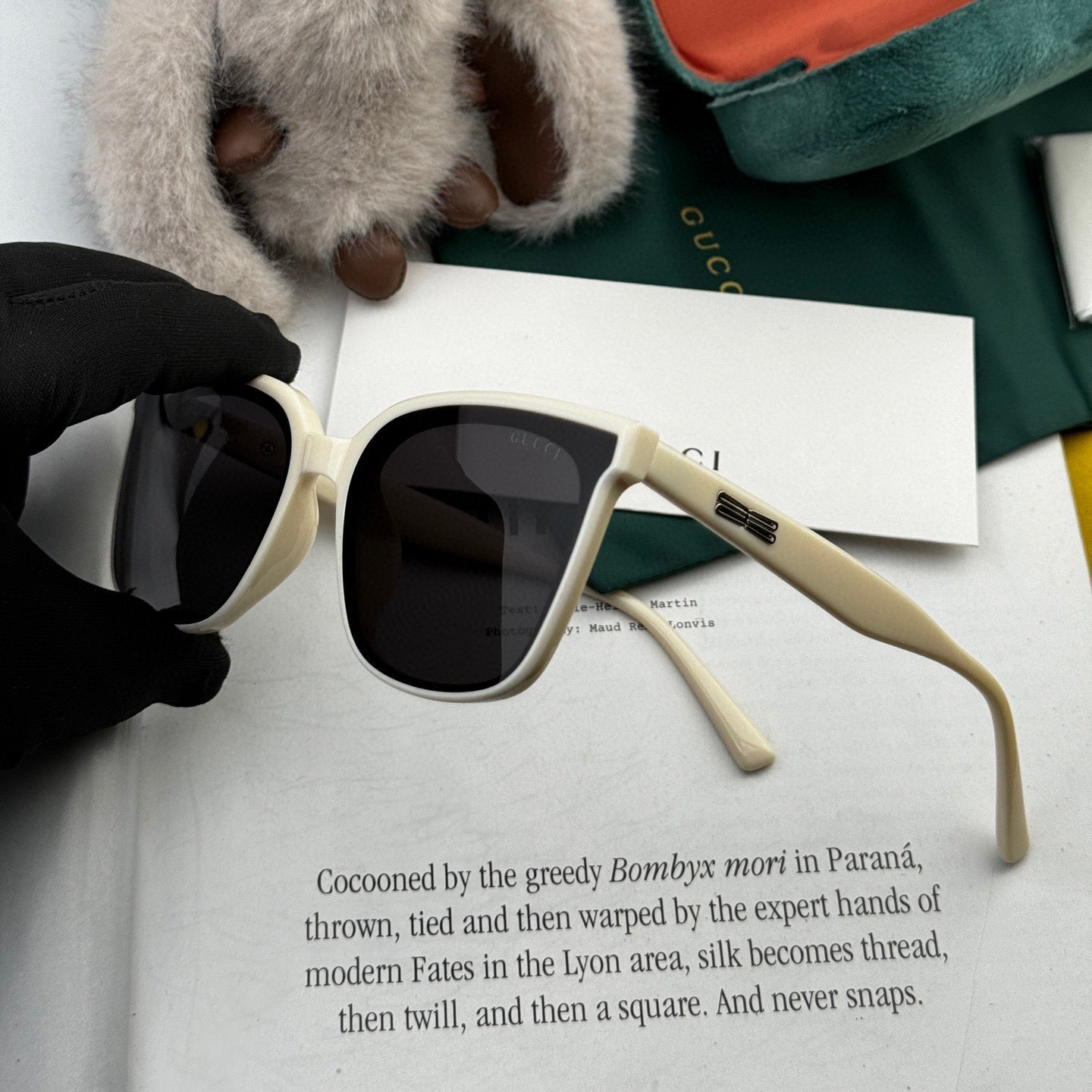 GUCCI BUTTERFLY FRAME SUNGLASSES G550 IN ACETATE