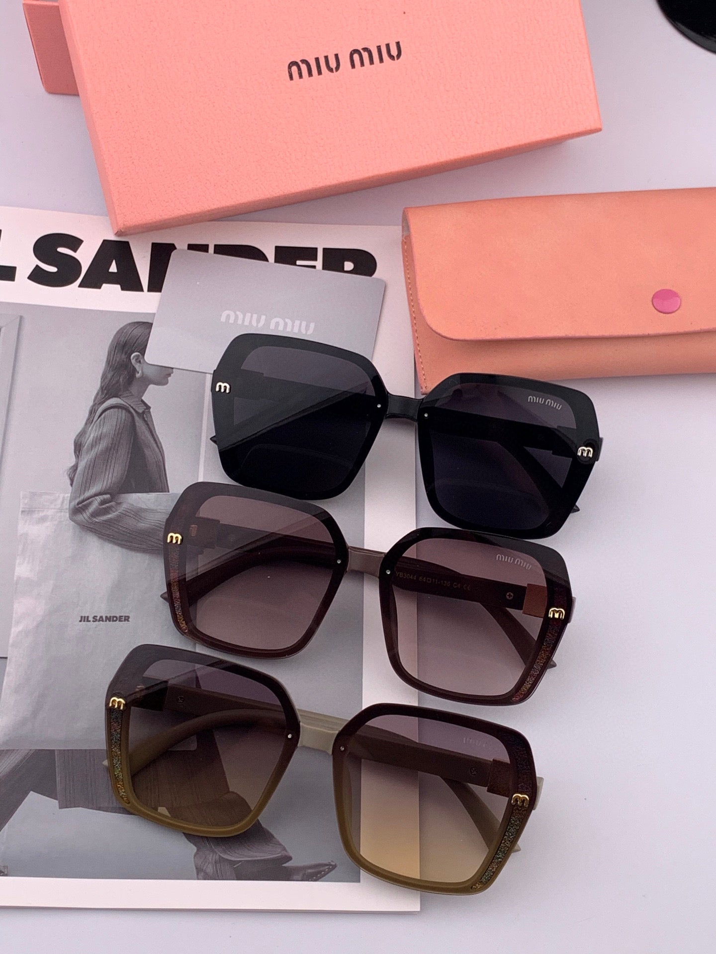 MIU MIU RUNWAY SQUARE SUNGLASSES M4304 IN ACETATE