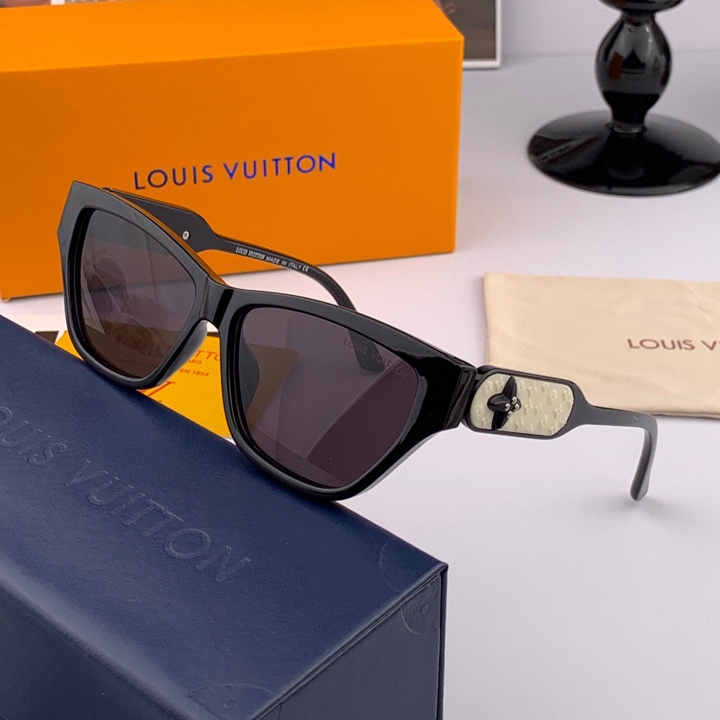 LOUIS VUITTON CAT EYE SUNGLASSES L6220 IN ACETATE