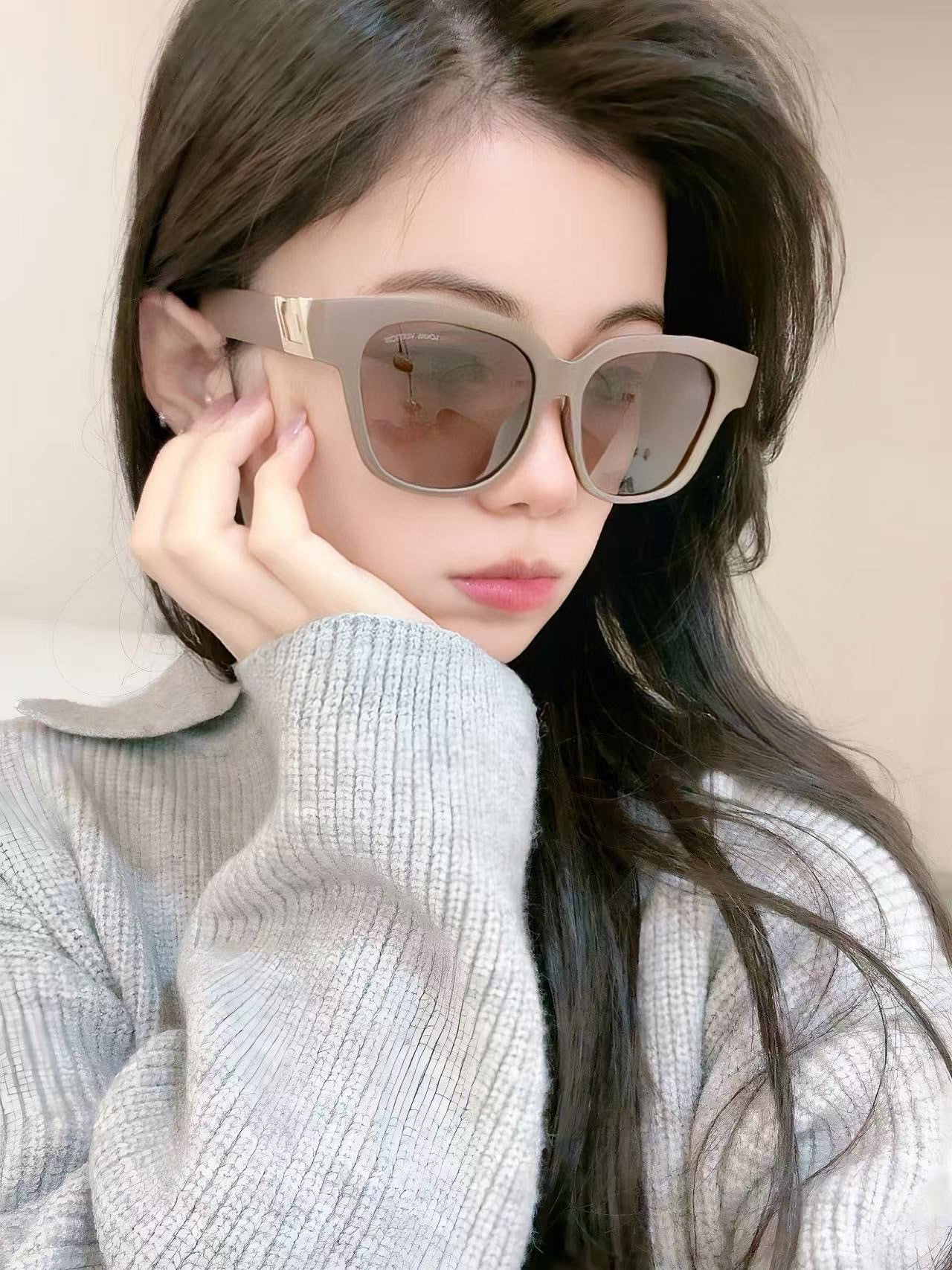 LOUIS VUITTON CAT EYE SUNGLASSES L5516 IN ACETATE