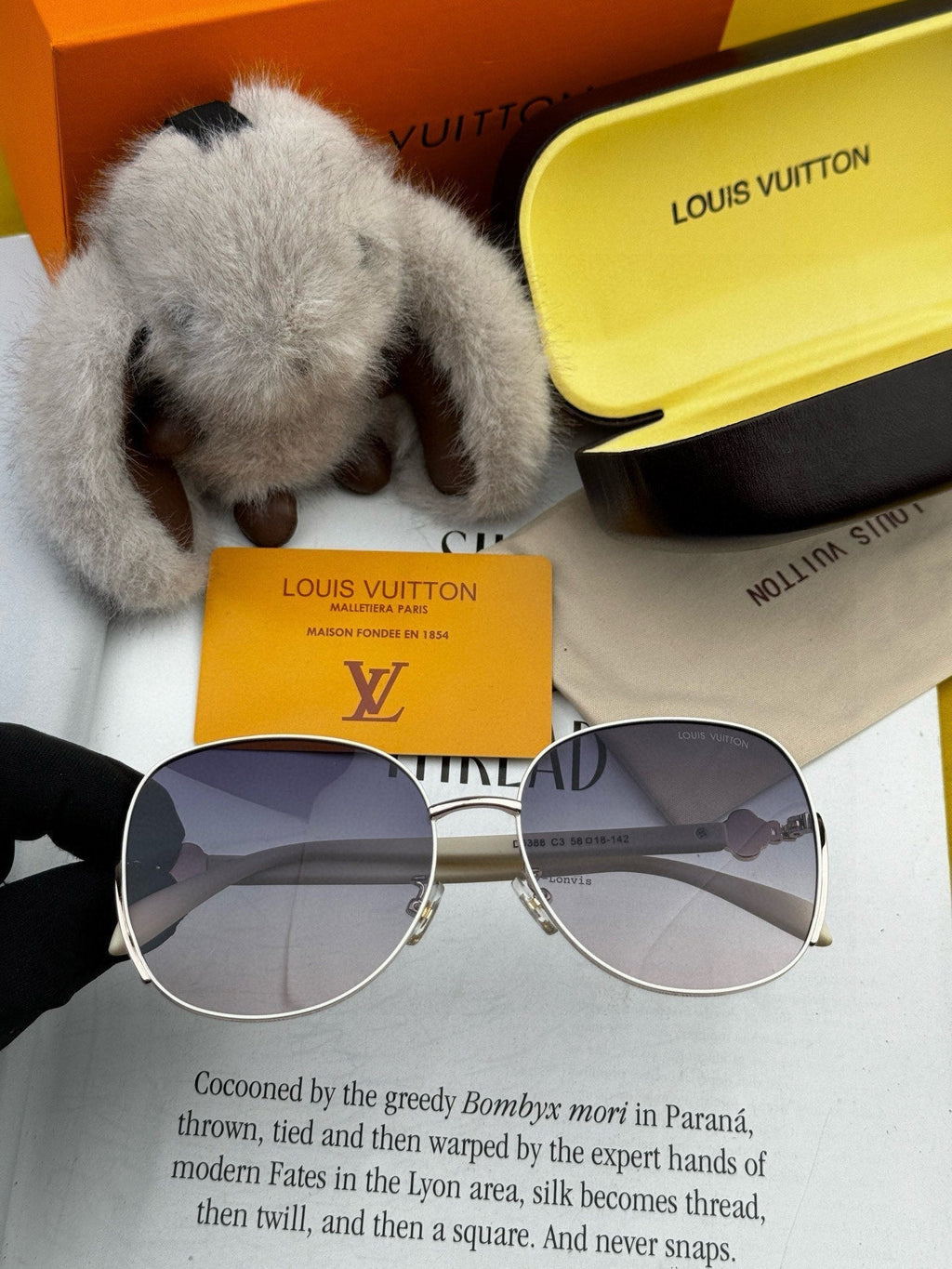 LOUIS VUITTON SIGNATURE ROUND SUNGLASSES L8638 IN METAL