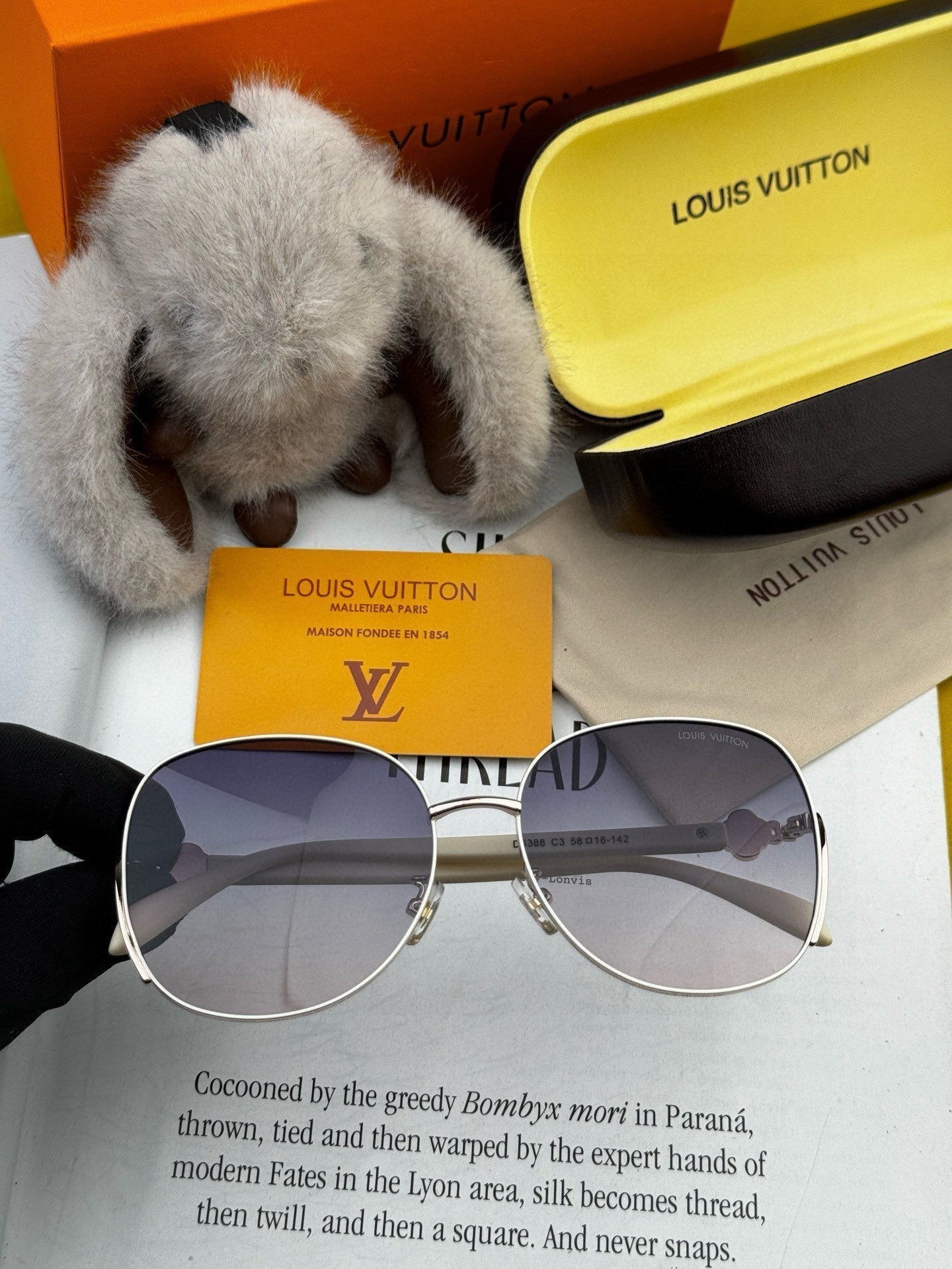 LOUIS VUITTON SIGNATURE ROUND SUNGLASSES L8638 IN METAL