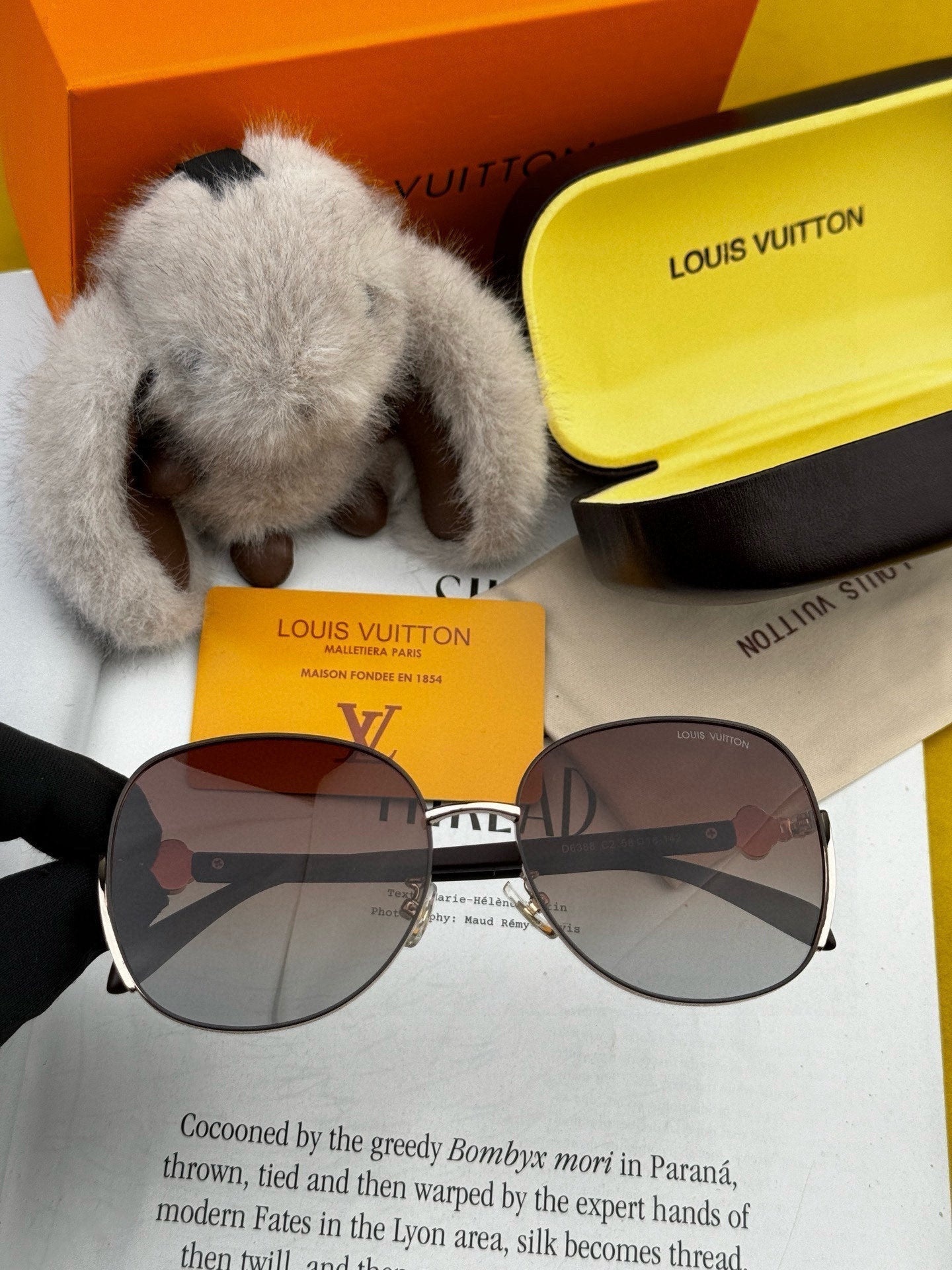 LOUIS VUITTON SIGNATURE ROUND SUNGLASSES L8638 IN METAL