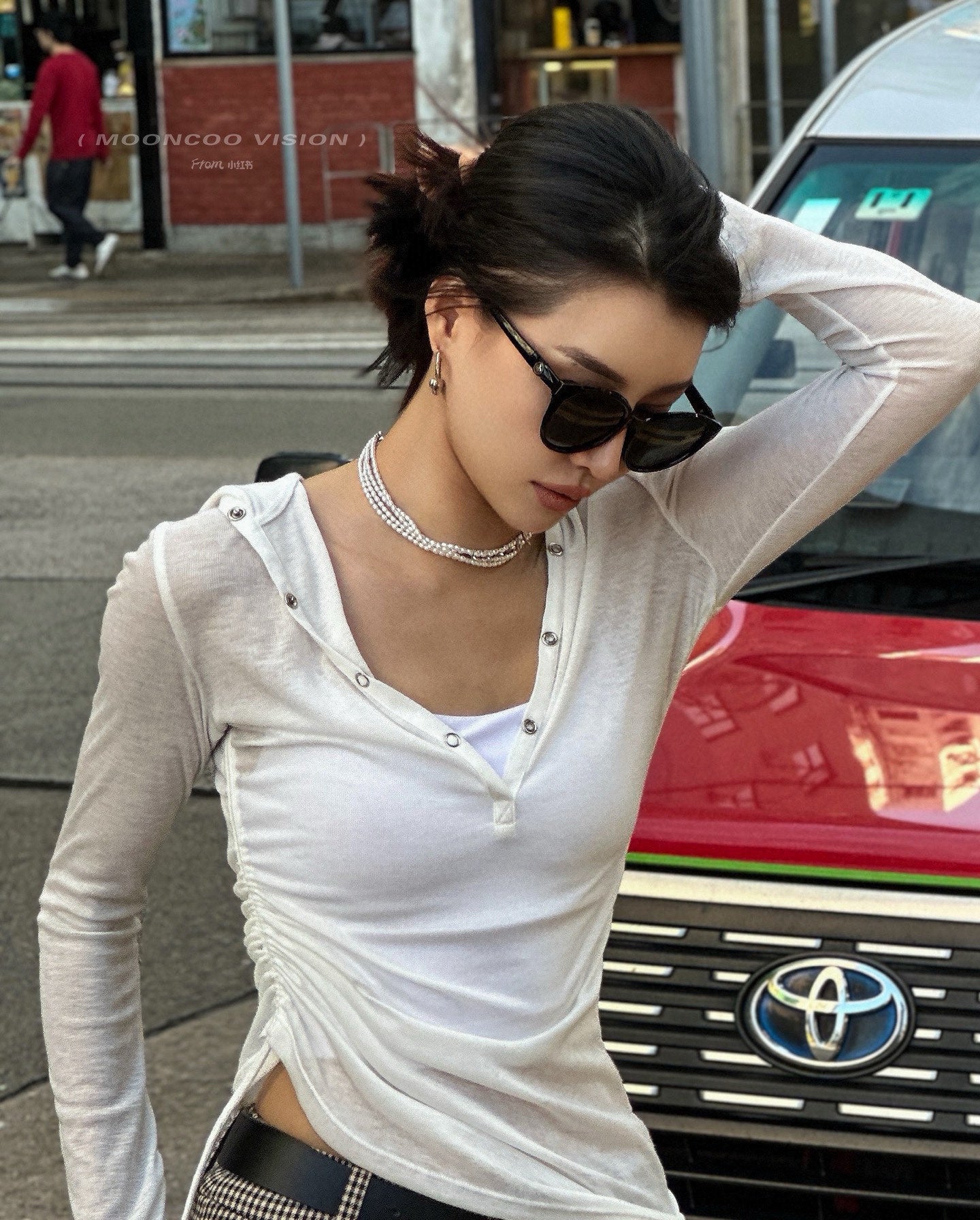 LOUIS VUITTON CAT EYE SUNGLASSES L6907 IN ACETATE