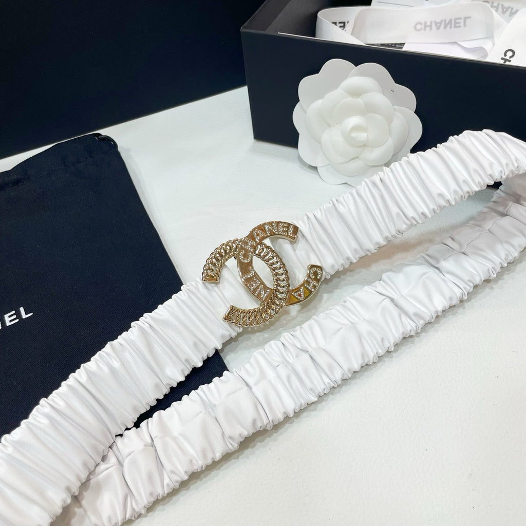 CHANEL DOUBLE  30MM STRETCH BELT IN WHITE CALFSKIN GOLD CHAIN BUCKLE CRYSTAL LOGO
