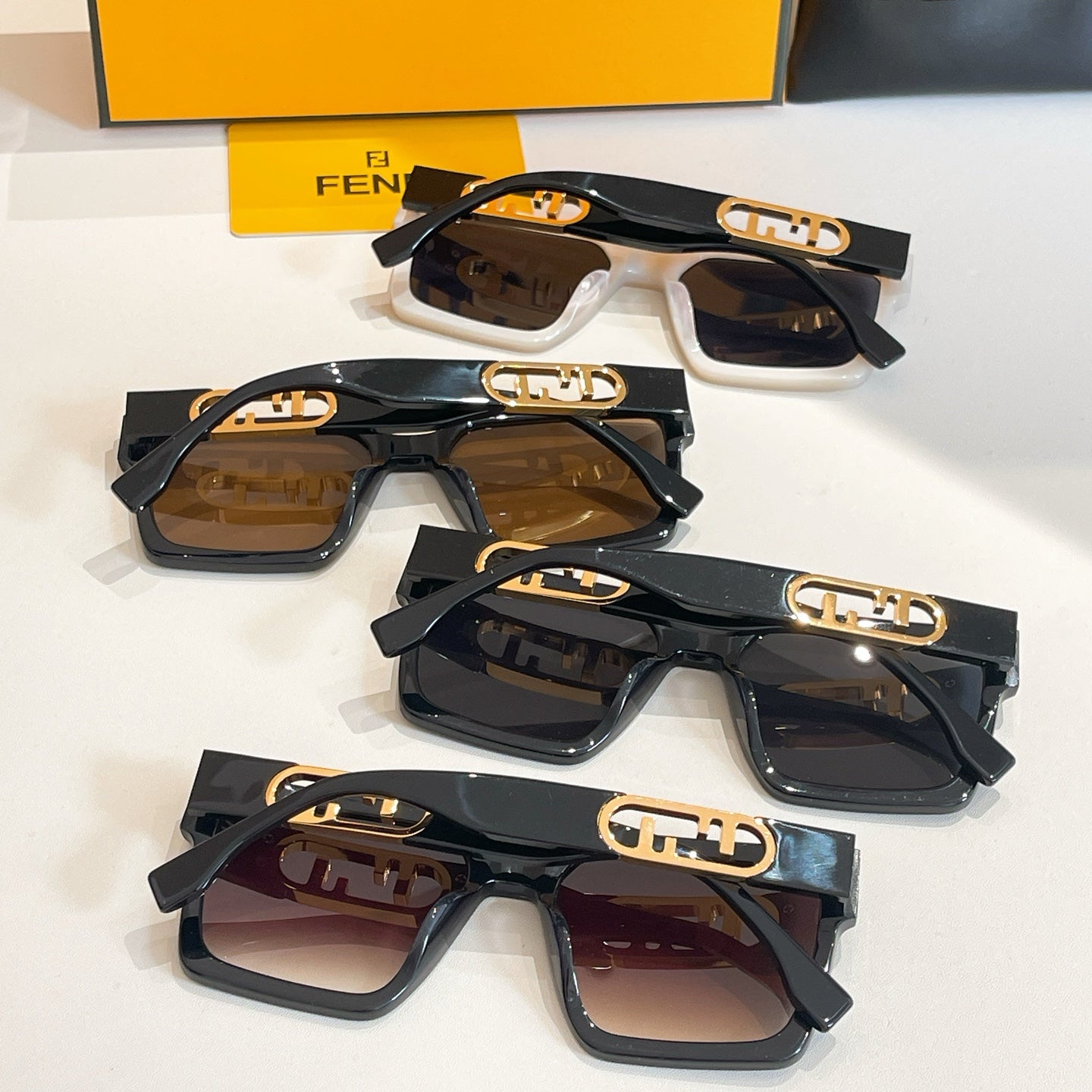 FENDI OVERSIZED FF DIAMONDS SQUARE FRAME SUNGLASSES FE40181 IN ACETATE