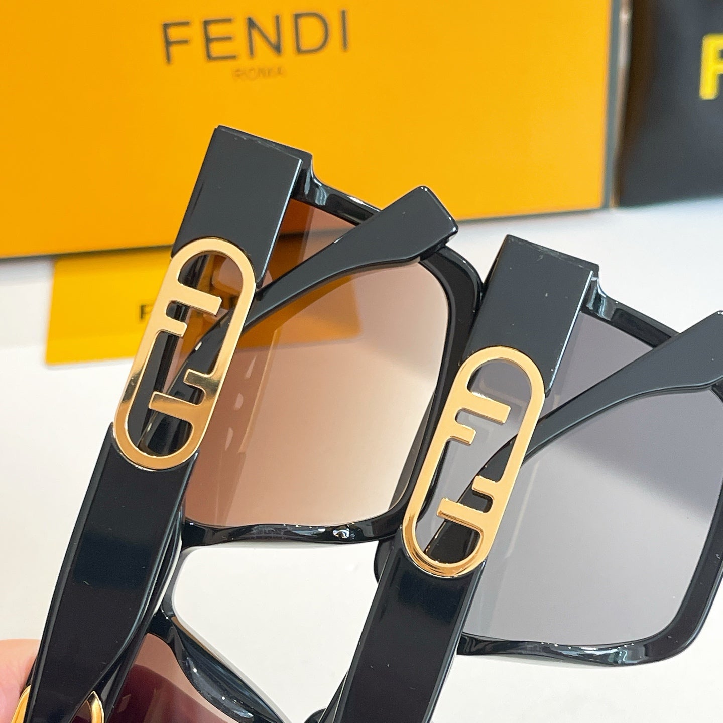 FENDI OVERSIZED FF DIAMONDS SQUARE FRAME SUNGLASSES FE40181 IN ACETATE