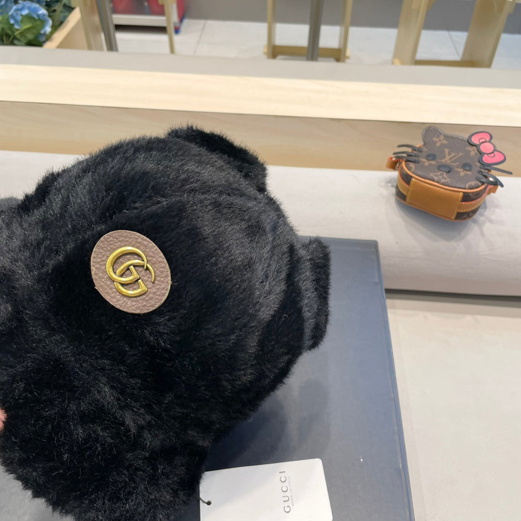 GUCCI BUCKET HAT IN BLACK FLEECE 397930