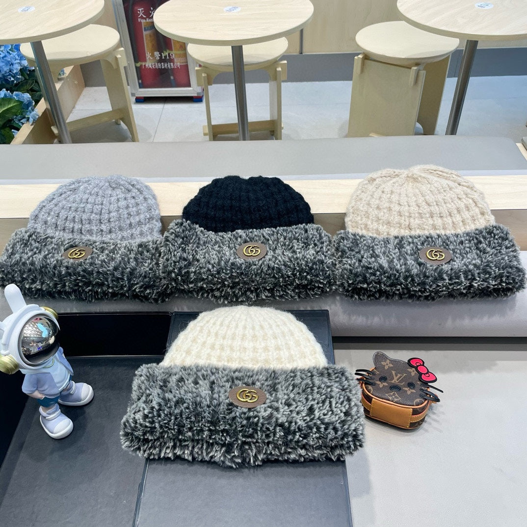 GUCCI BEANIE HAT IN WHITE WOOL AND FLEECE 399546