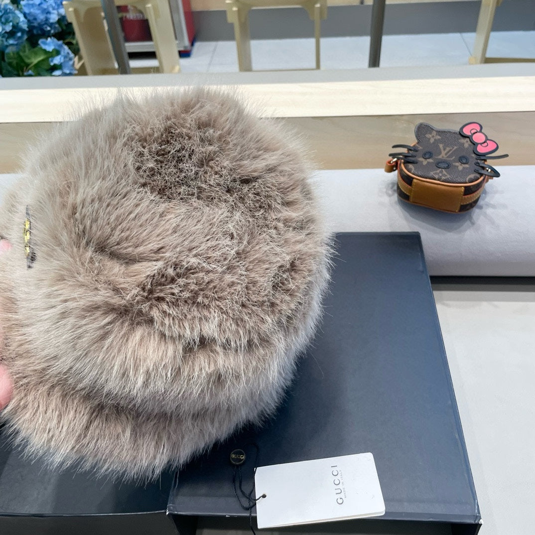GUCCI BUCKET HAT IN KHAKI BROWN FOX FUR 404749