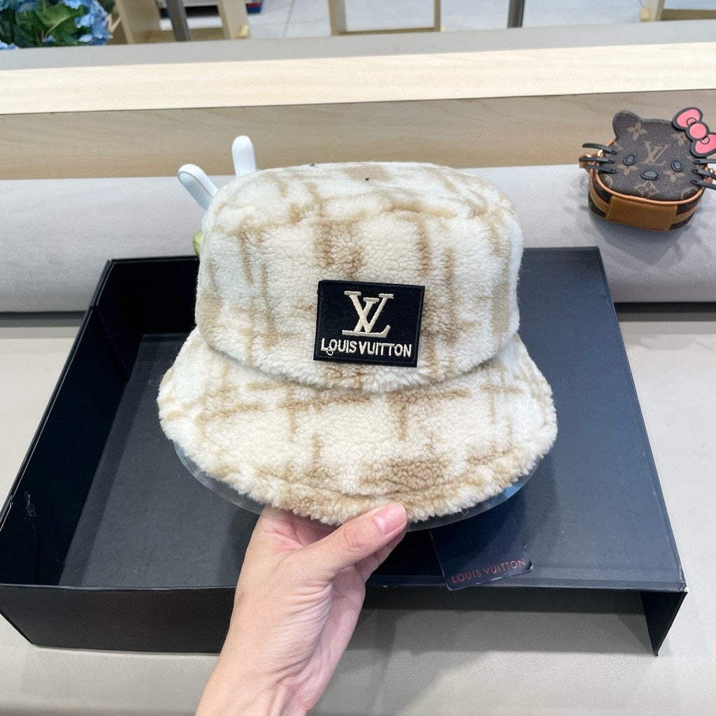 LOUIS VUITTON BUCKET HAT IN WHITE MIX BEIGE FLEECE 404740