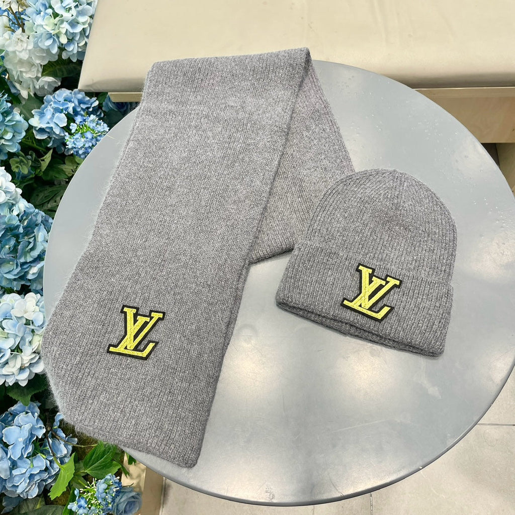 LOUIS VUITTON SET SCARF AND HAT IN LIGHT GRAY WOOL 406532
