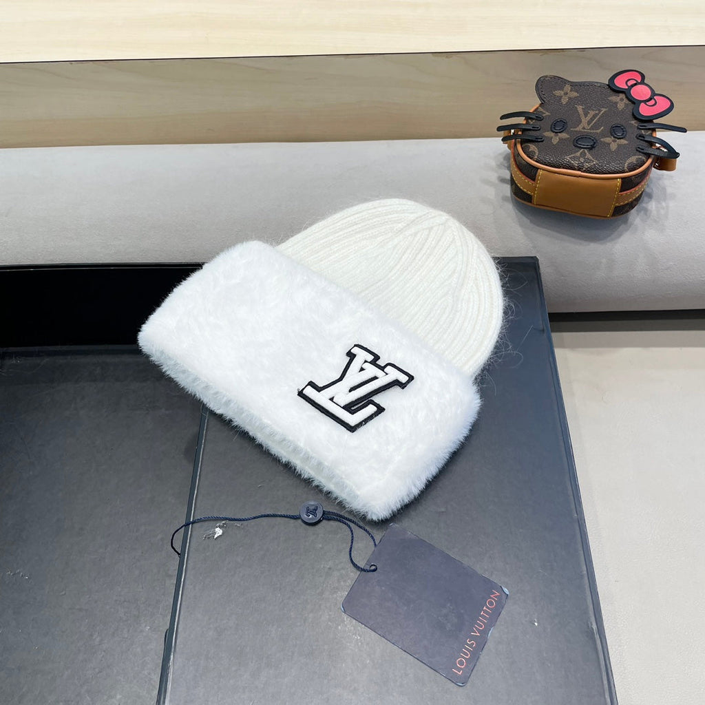 LOUIS VUITTON KNITTED BEANIE HAT IN WHITE WOOL AND RABBIT FUR 413354