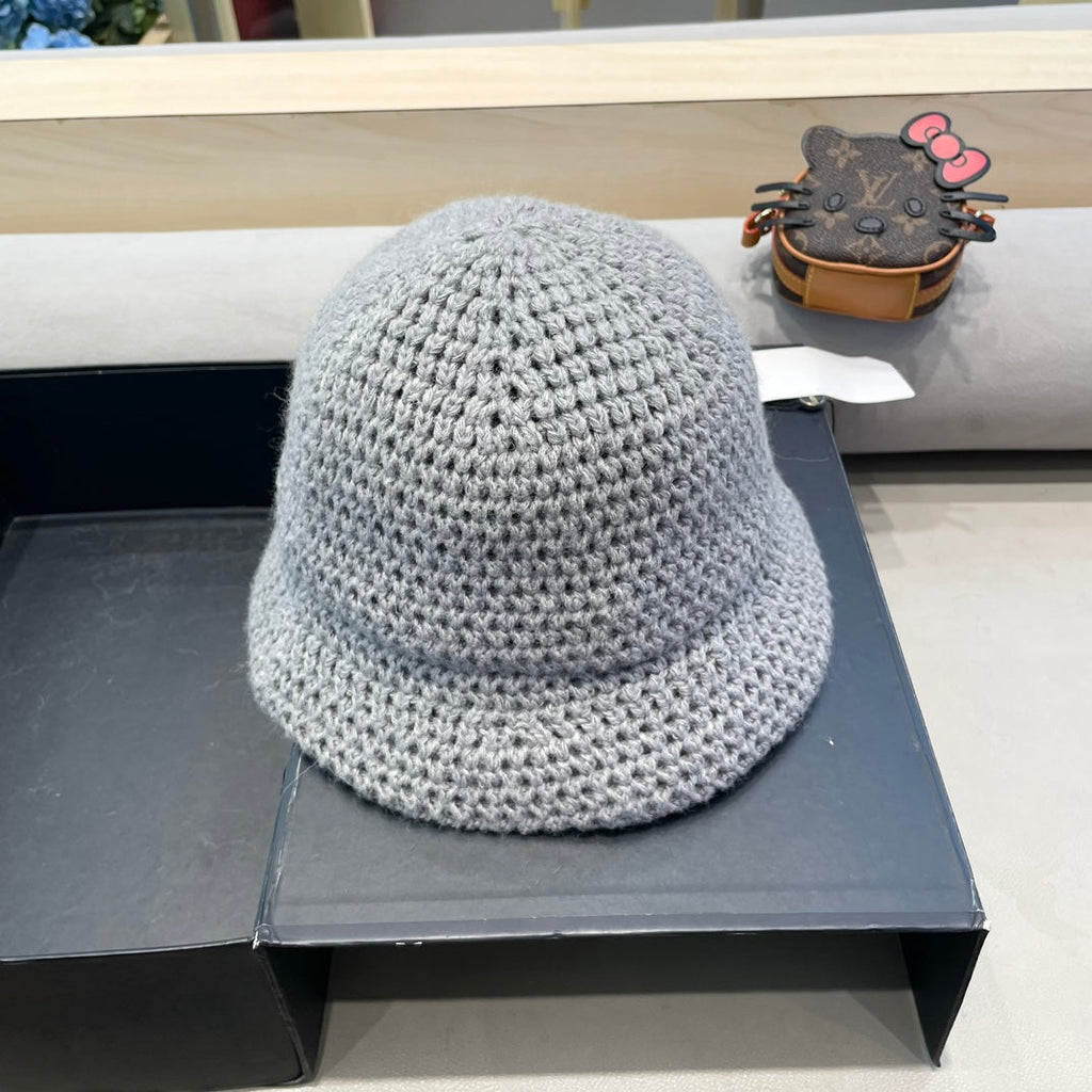 GUCCI KNITTED BUCKET HAT IN STEEL GRAY WOOL 413396