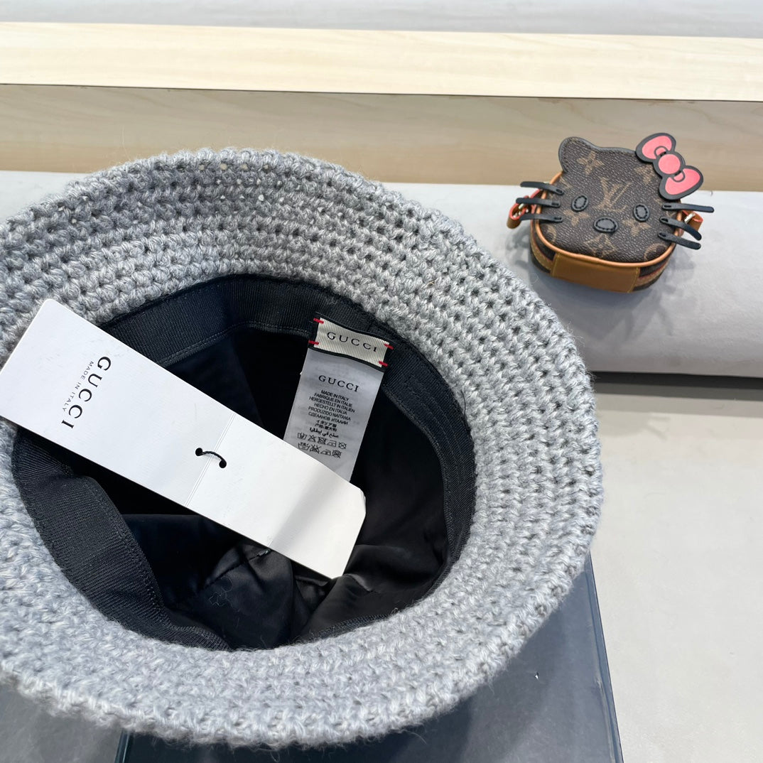 GUCCI KNITTED BUCKET HAT IN STEEL GRAY WOOL 413396