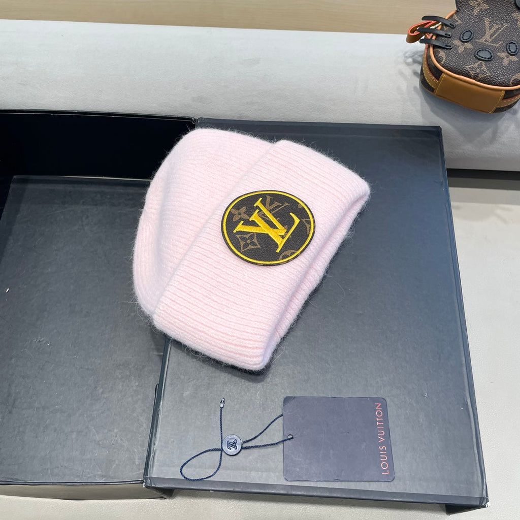 LOUIS VUITTON KNITTED BEANIE HAT IN PASTEL PINK WOOL AND RABBIT FUR 417757