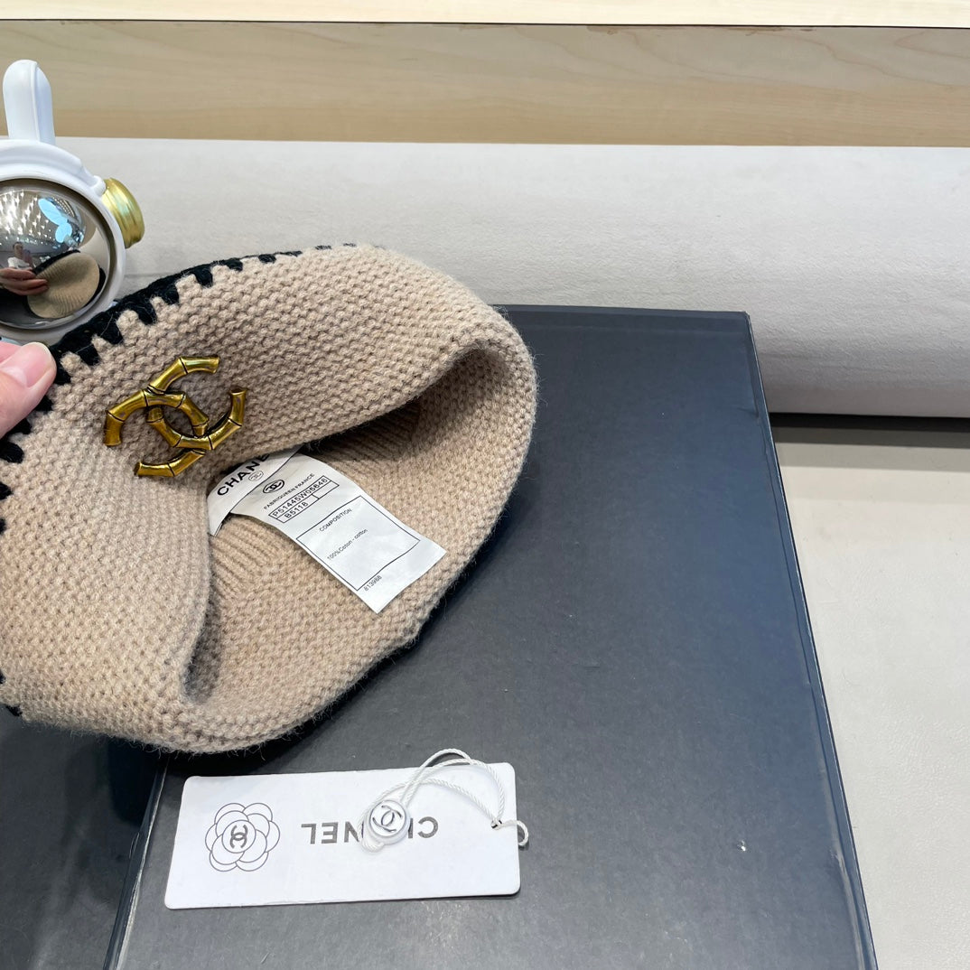 CHANEL KNIT HAT IN CAMEL BEIGE WOOL 424300