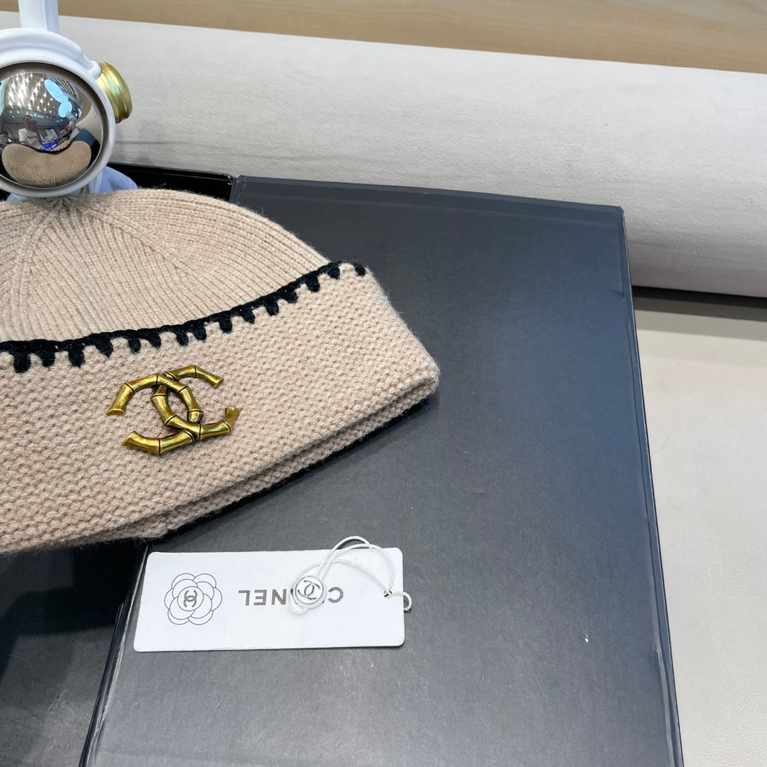 CHANEL BEANIE HAT IN CAMEL BEIGE WOOL 419781
