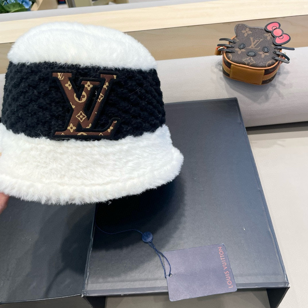 LOUIS VUITTON BUCKET HAT IN WHITE MIX BLACK WOOL 421040