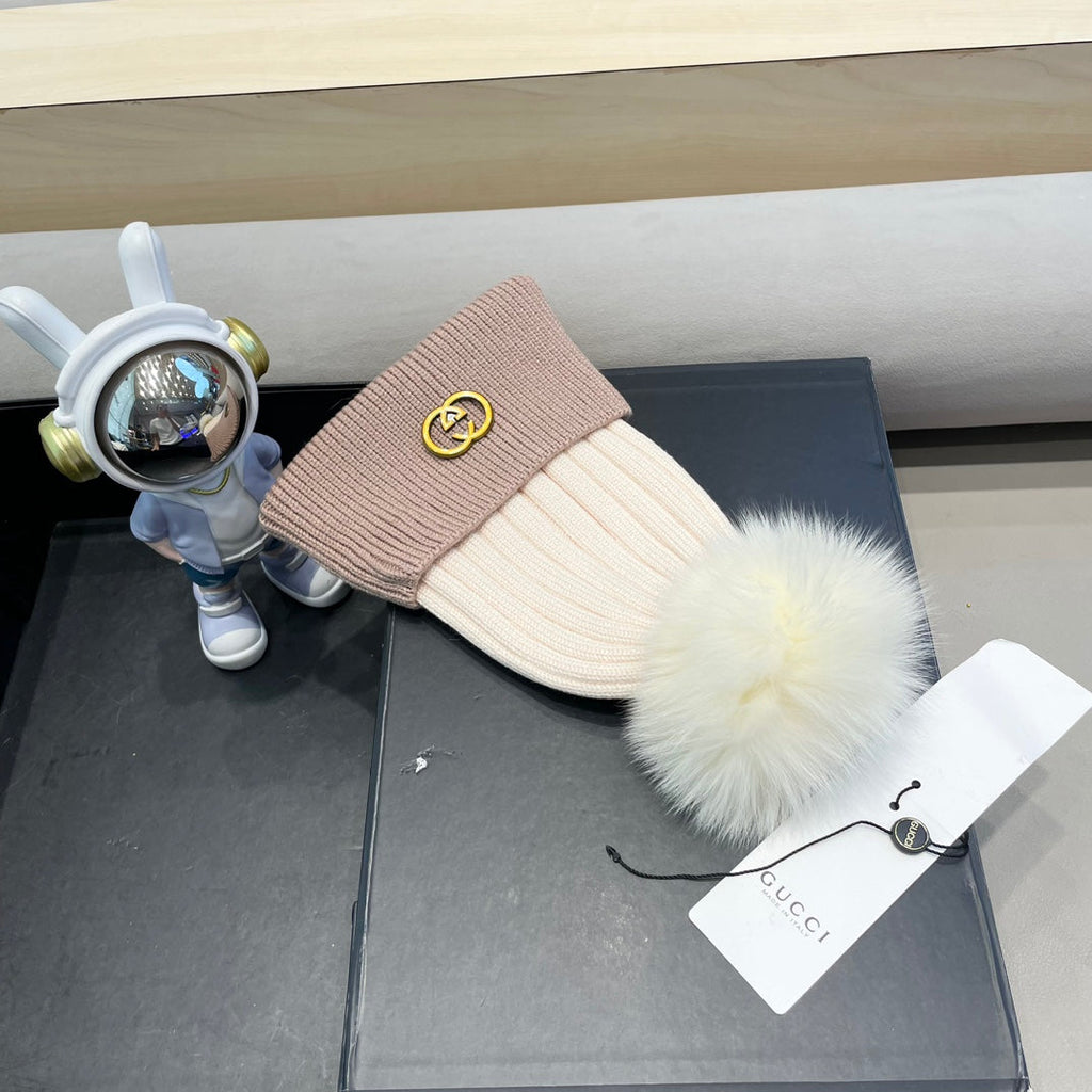 GUCCI BEANIE HAT IN LIGHT BROWN MIX WHITE WOOL AND FOX FUR 422502