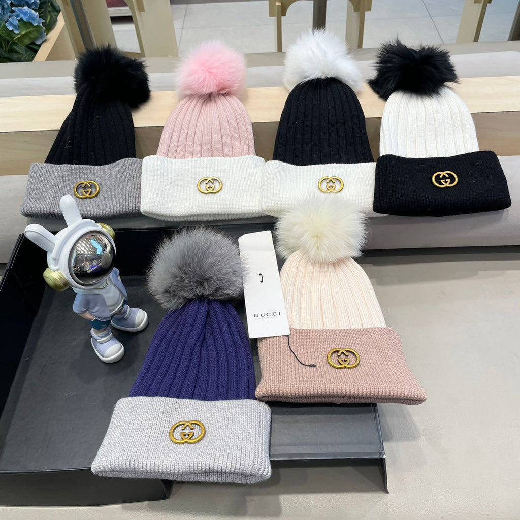 GUCCI BEANIE HAT IN LIGHT BROWN MIX WHITE WOOL AND FOX FUR 422502