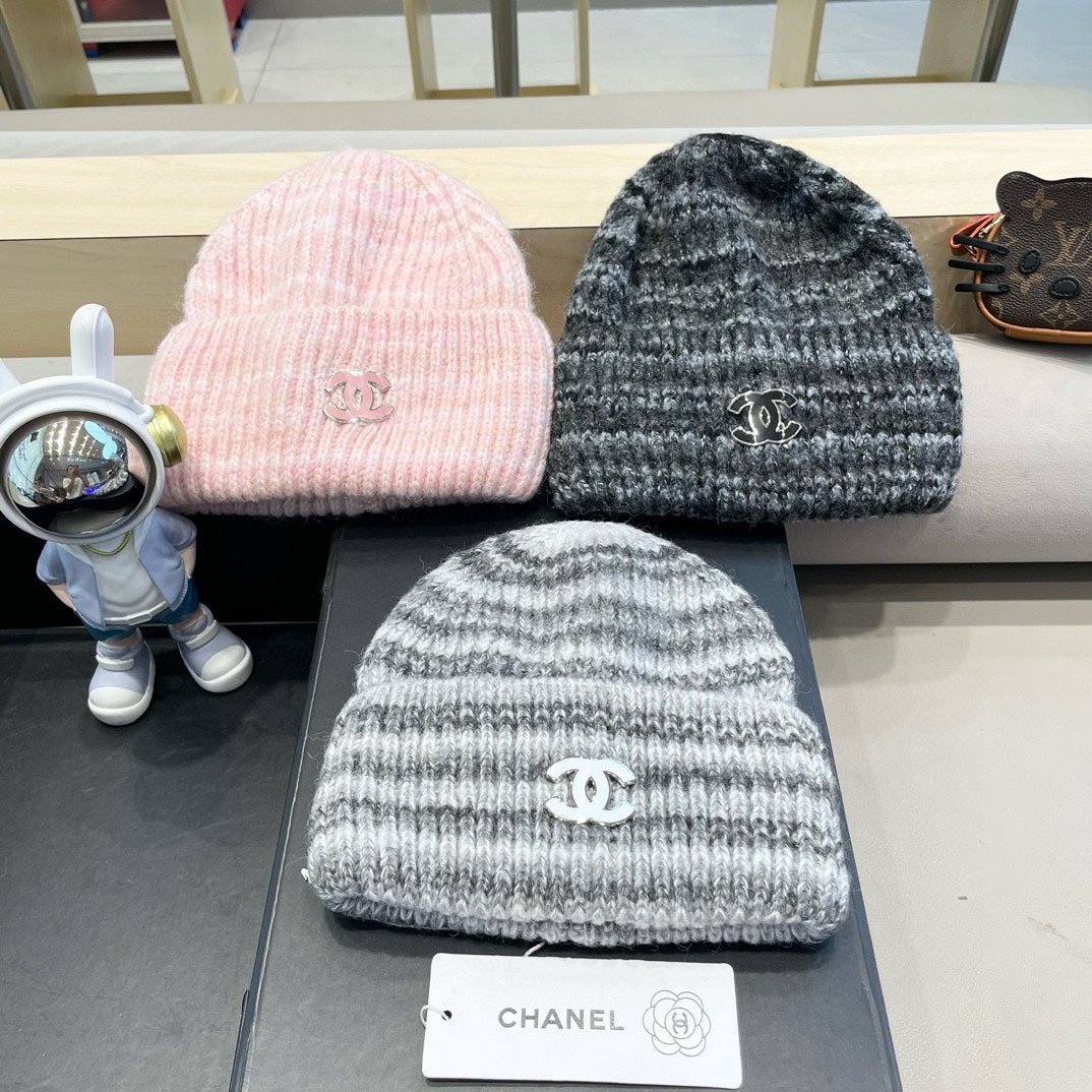 CHANEL STRIPED KNITTED HAT IN LIGHT GRAY WOOL 424514