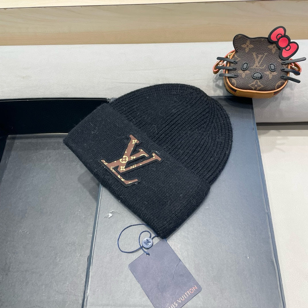 LOUIS VUITTON KNITTED BEANIE HAT IN BLACK FLEECE AND WOOL 426208