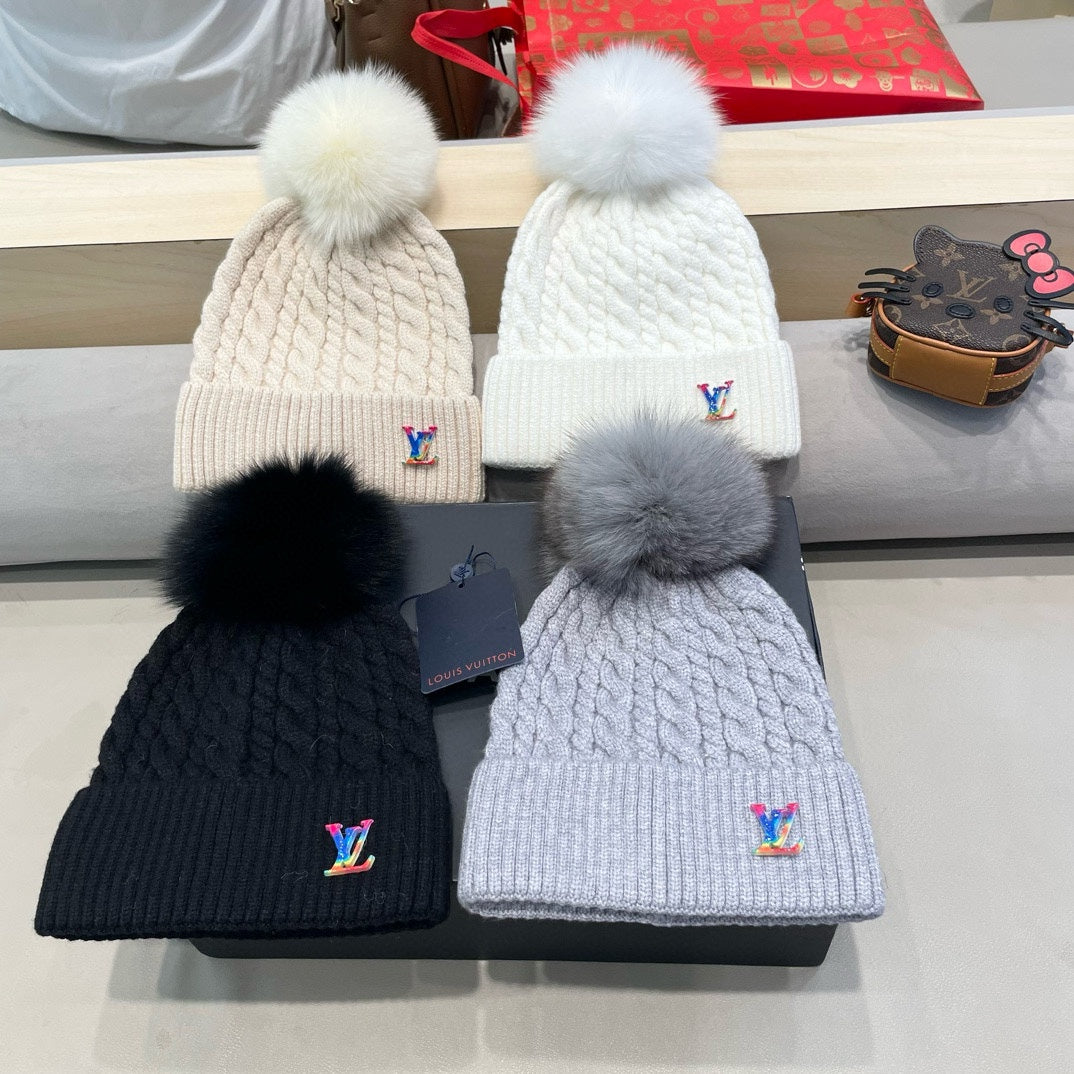LOUIS VUITTON KNITTED BEANIE HAT IN WHITE WOOL 426215