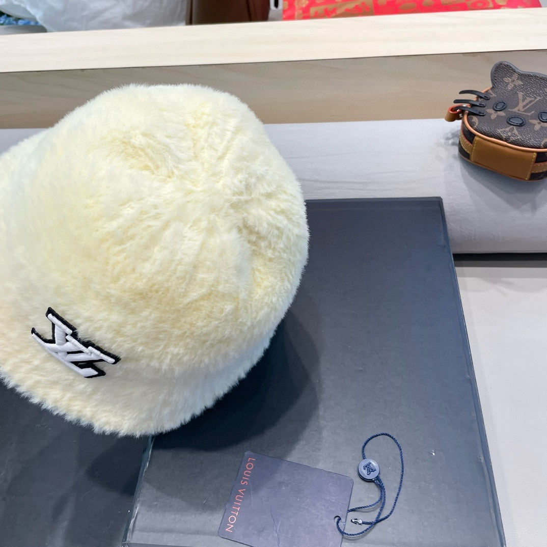 LOUIS VUITTON BUCKET HAT IN WHITE RABBIT FUR 426224