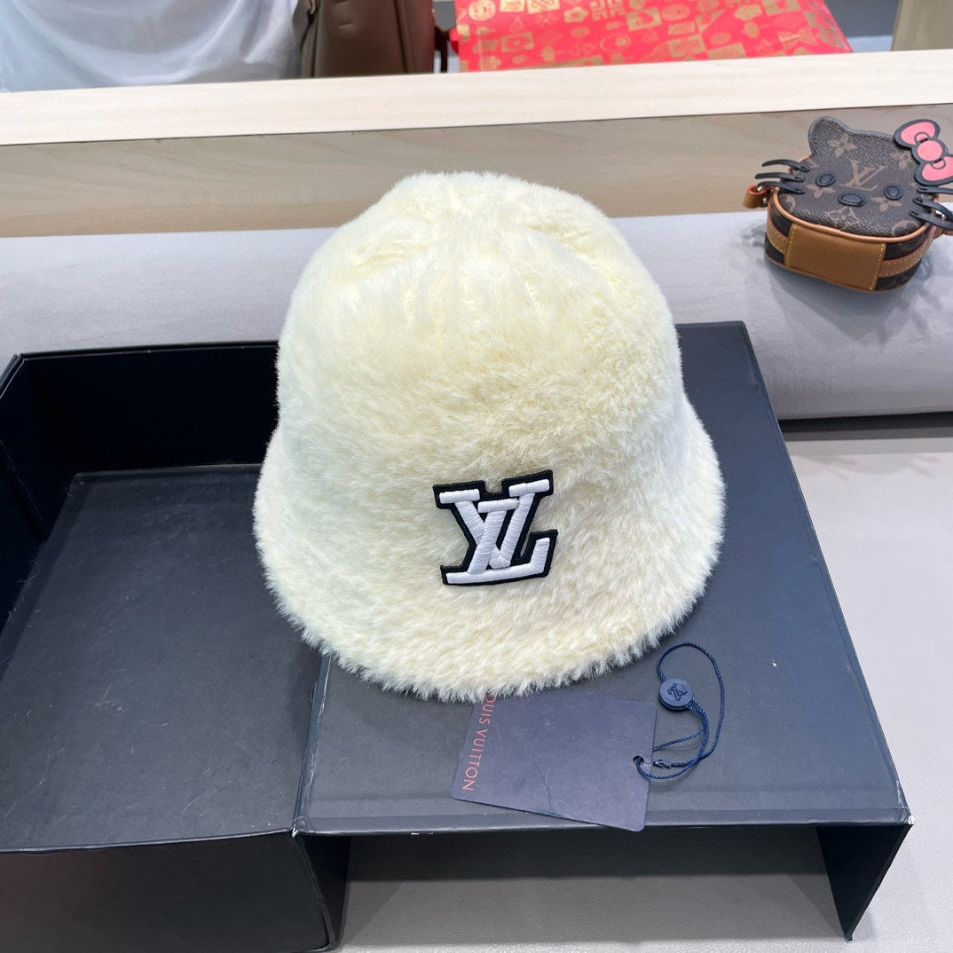 LOUIS VUITTON BUCKET HAT IN WHITE RABBIT FUR 426224