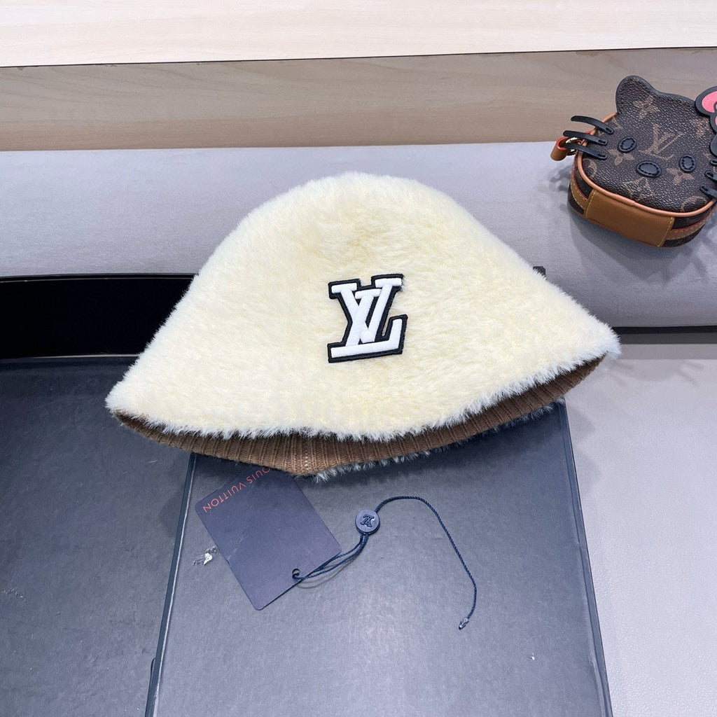 LOUIS VUITTON BUCKET HAT IN WHITE RABBIT FUR 426224