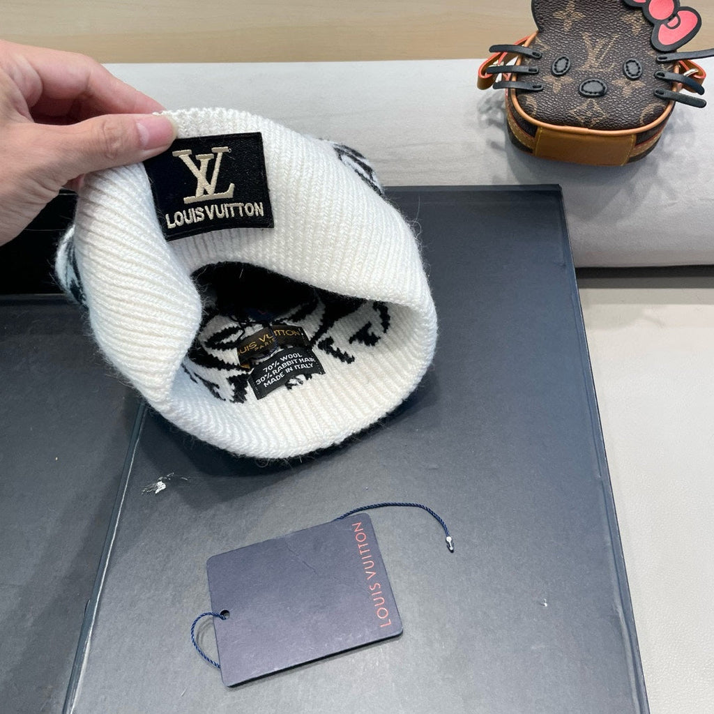 LOUIS VUITTON KNITTED BEANIE HAT IN WHITE MIX BLACK WOOL AND RABBIT FUR 426243