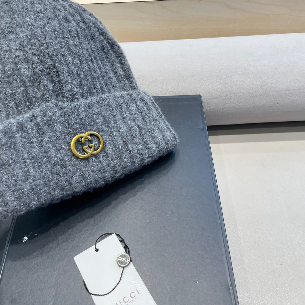GUCCI BEANIE HAT IN SHARK GRAY WOOL 434958
