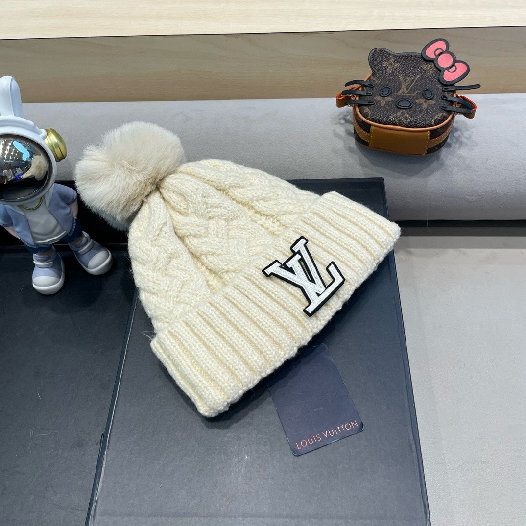 LOUIS VUITTON KNITTED BEANIE HAT IN BEIGE WOOL AND LAMB FUR 430045