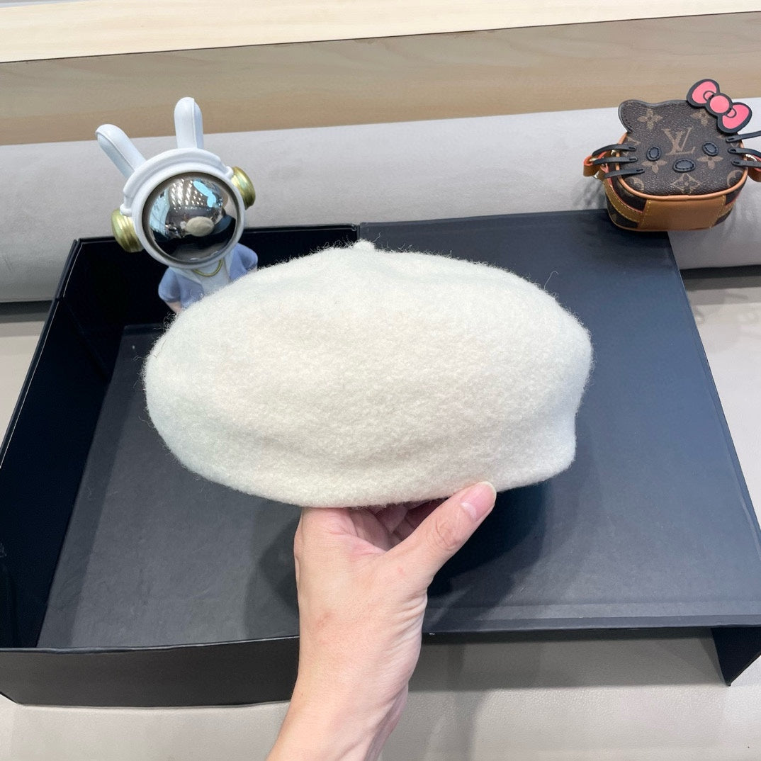 GUCCI BERET HAT IN WHITE WOOL 430079