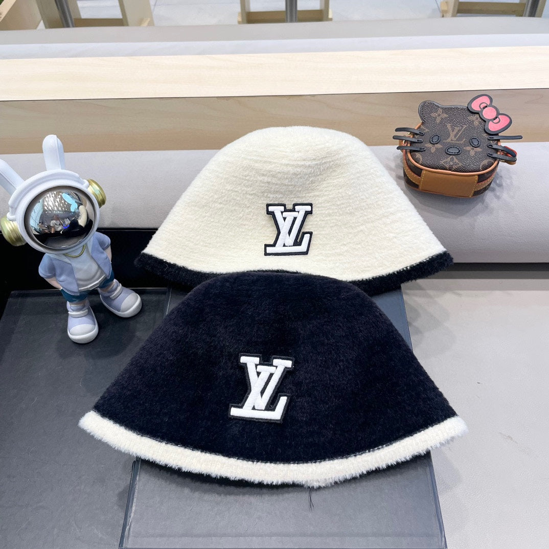 LOUIS VUITTON BUCKET HAT IN NAVY BLUE MIX WHITE LAMB FUR 431378