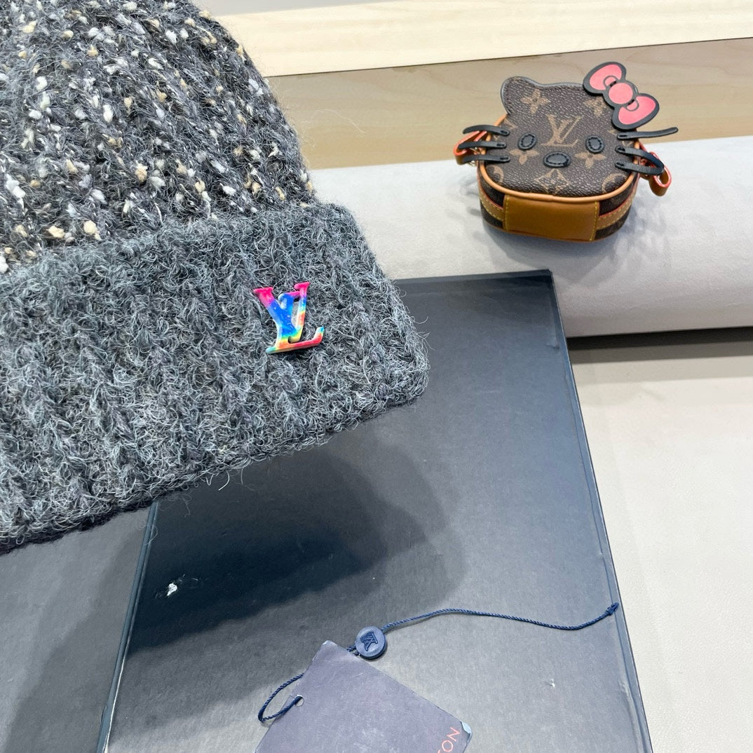 LOUIS VUITTON KNITTED BEANIE HAT IN GRAY WOOL 431617