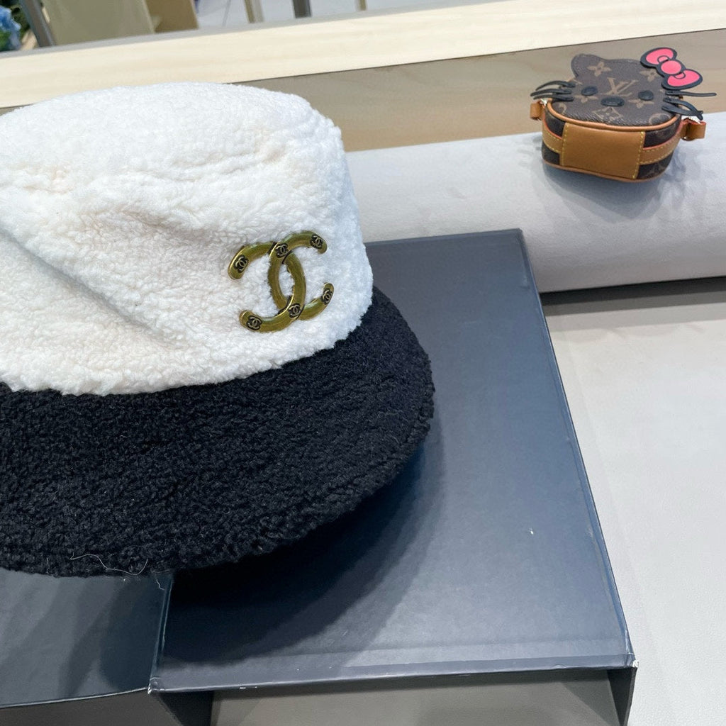 CHANEL BUCKET HAT IN BLACK MIX WHITE LAMB WOOL 431621