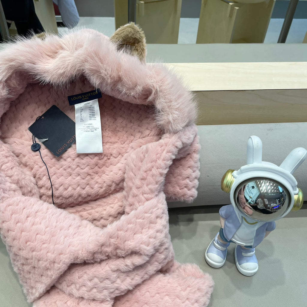 LOUIS VUITTON BEANIE HAT IN PASTEL PINK WOOL AND LAMB FUR 435072
