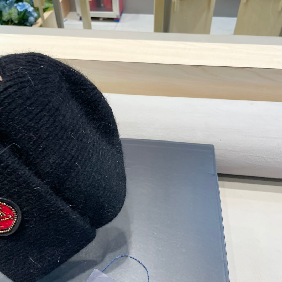 LOUIS VUITTON BEANIE HAT IN BLACK WOOL AND RABBIT FUR 433473