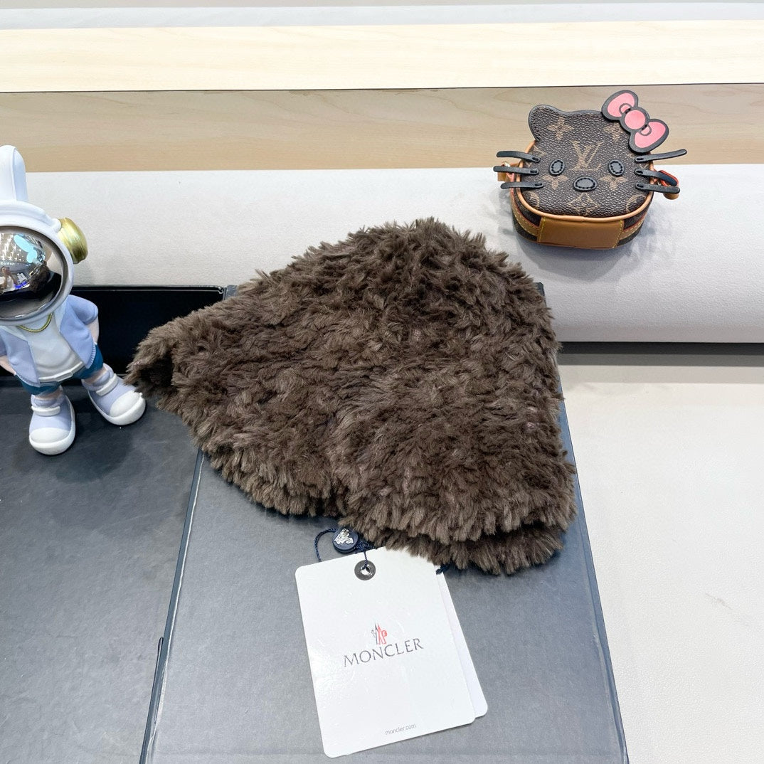 MONCLER BUCKET HAT IN MOCHA BROWN FLEECE 435039