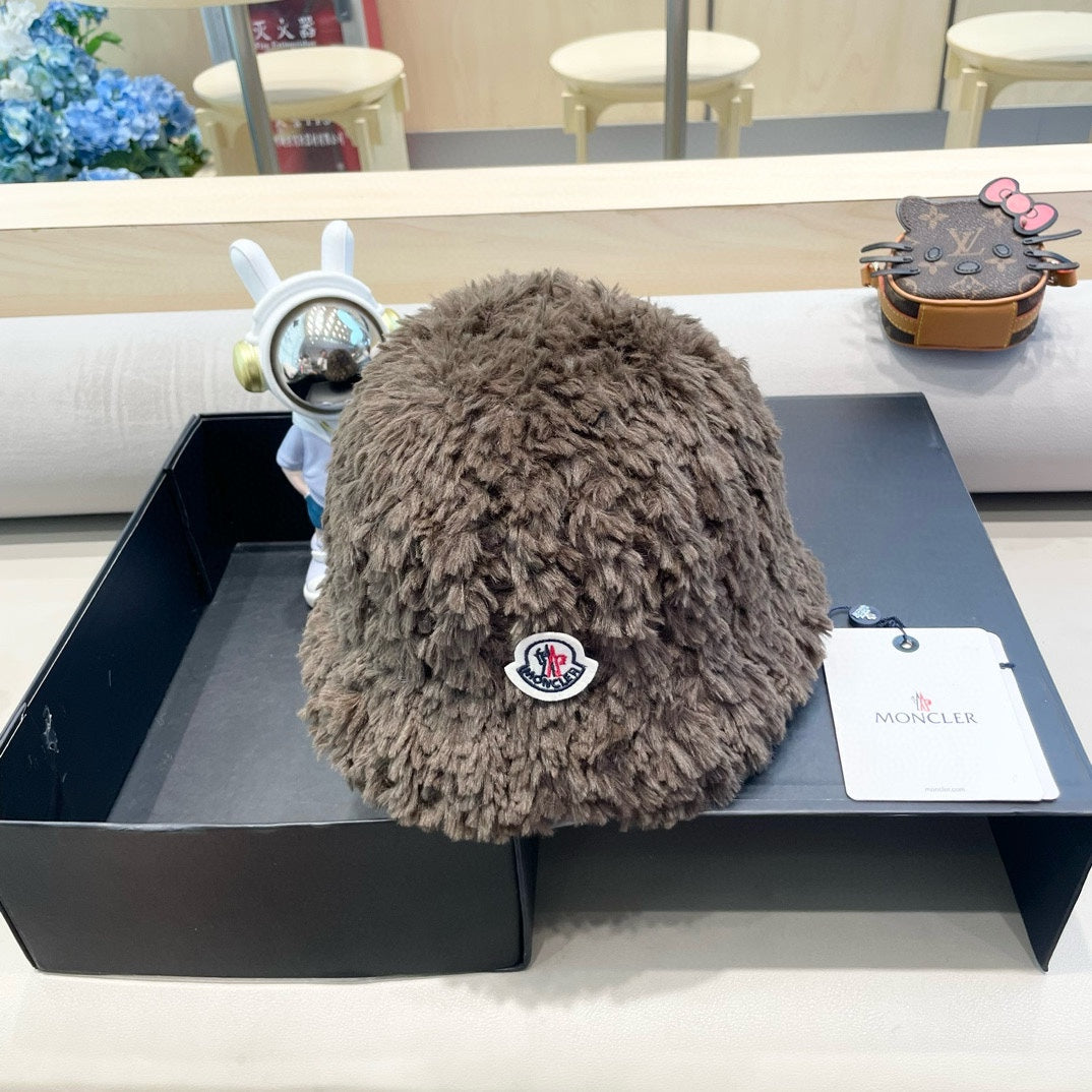 MONCLER BUCKET HAT IN MOCHA BROWN FLEECE 435039