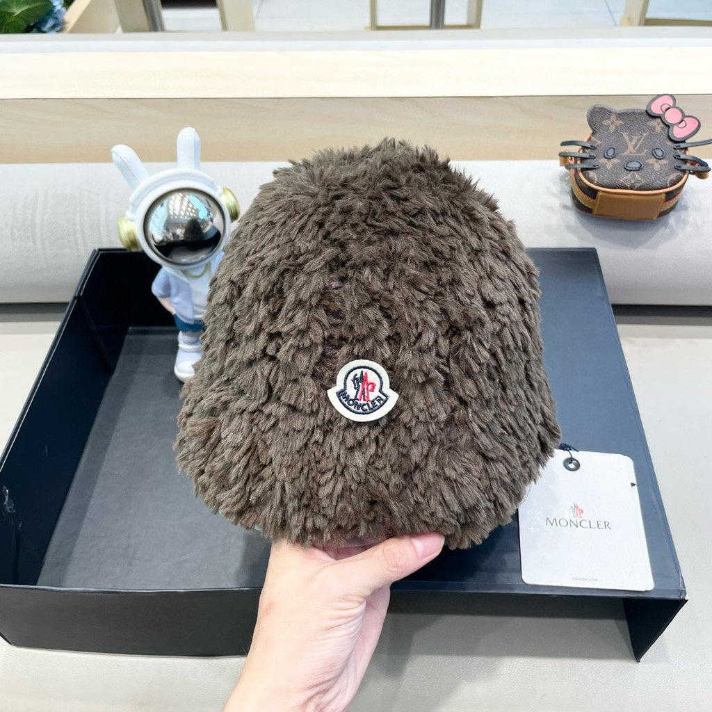 MONCLER BUCKET HAT IN MOCHA BROWN FLEECE 435039