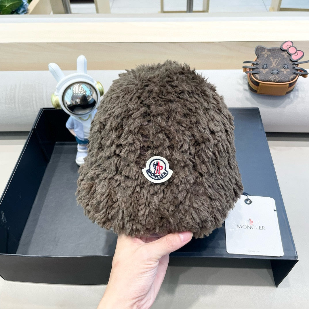 MONCLER BUCKET HAT IN MOCHA BROWN FLEECE 435039