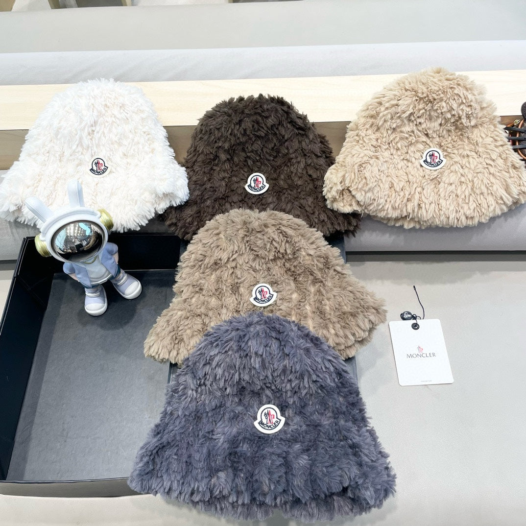 MONCLER BUCKET HAT IN MOCHA BROWN FLEECE 435039
