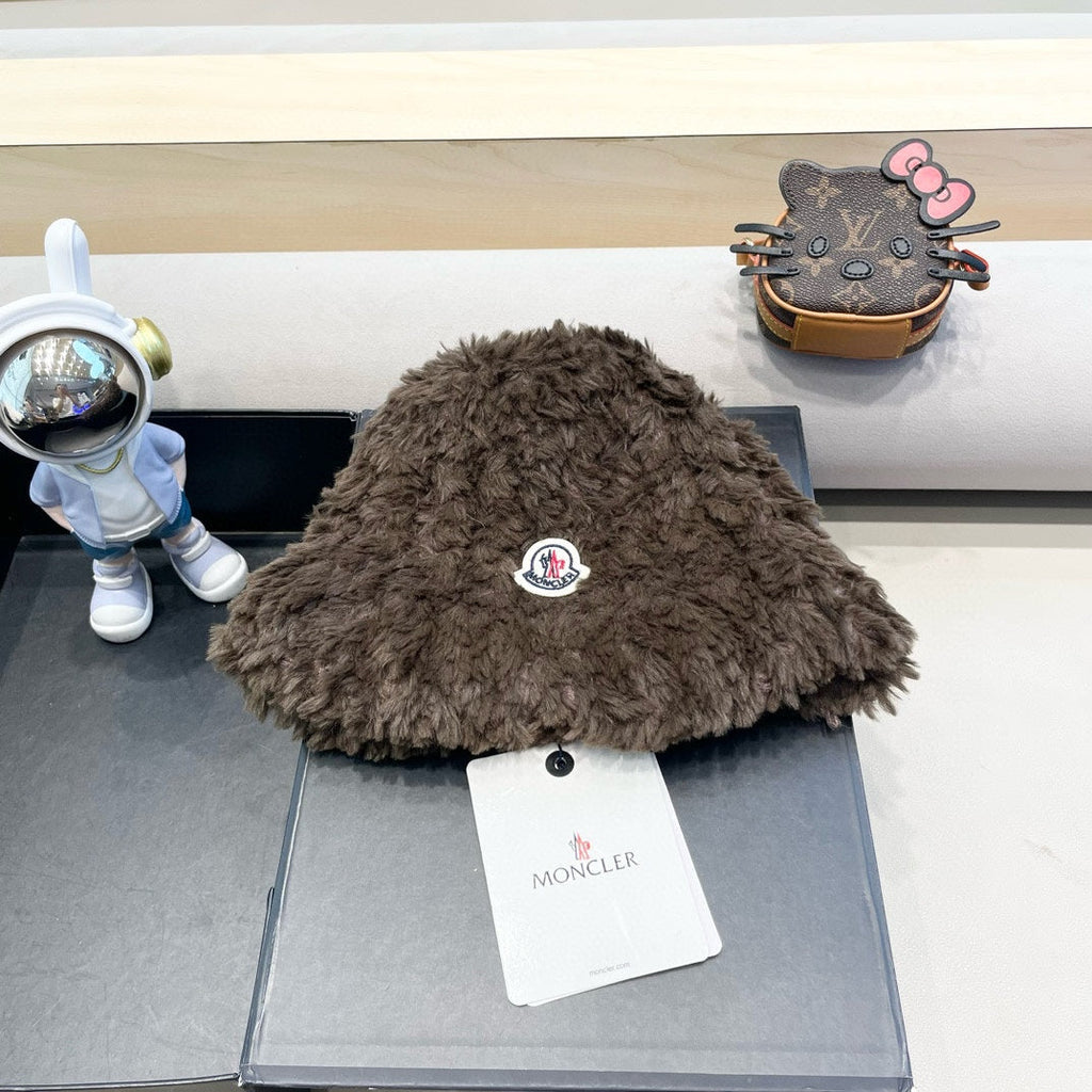 MONCLER BUCKET HAT IN MOCHA BROWN FLEECE 435039